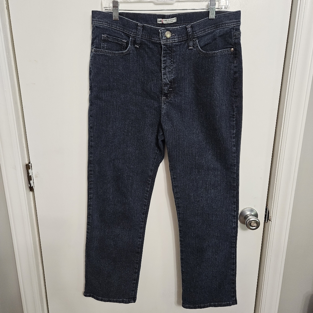 Lee Women's 14P Petite Classic Fit Straight Leg Jeans Medium Wash Stretch